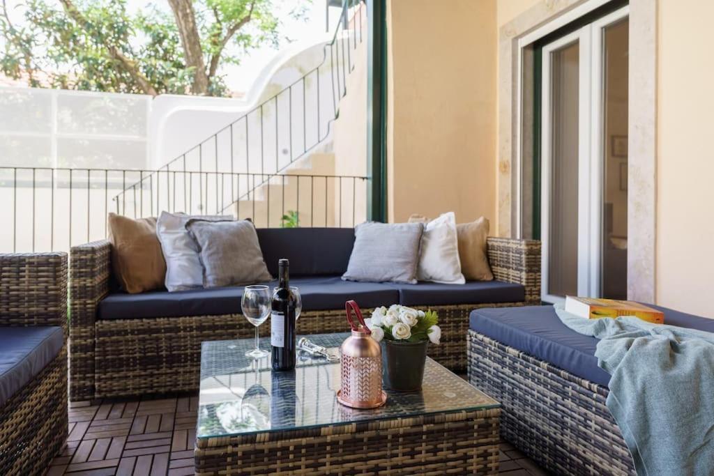Charm With Patio Apartamento *